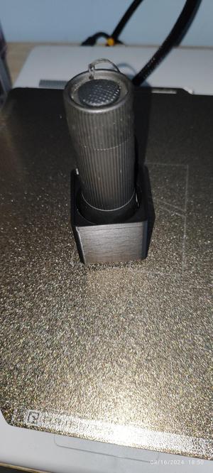 Gridfinity flashlight holder