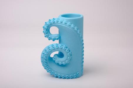 Tentacle Vase – Marine Aesthetics and Bold Design