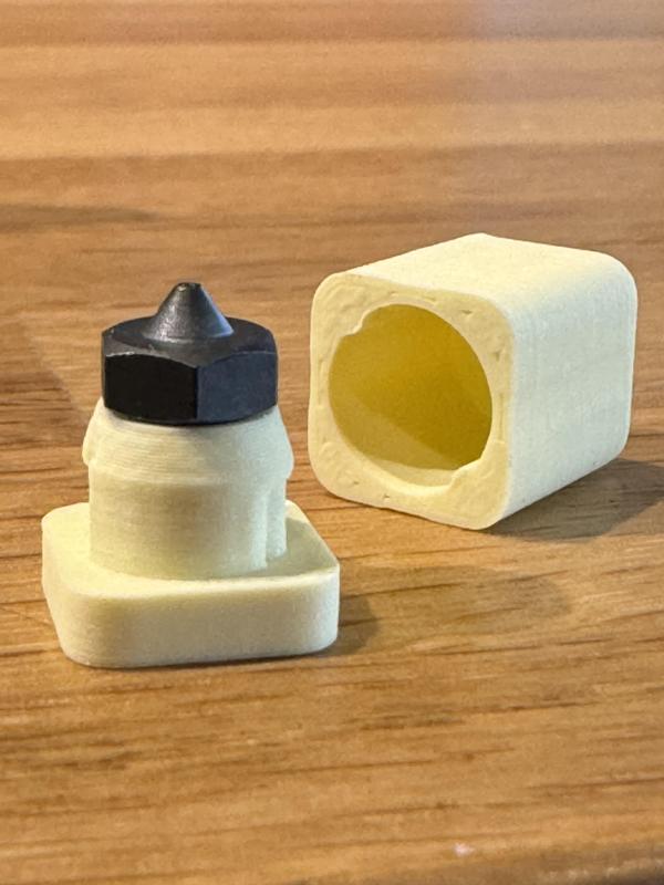 Tiny Nozzle Container