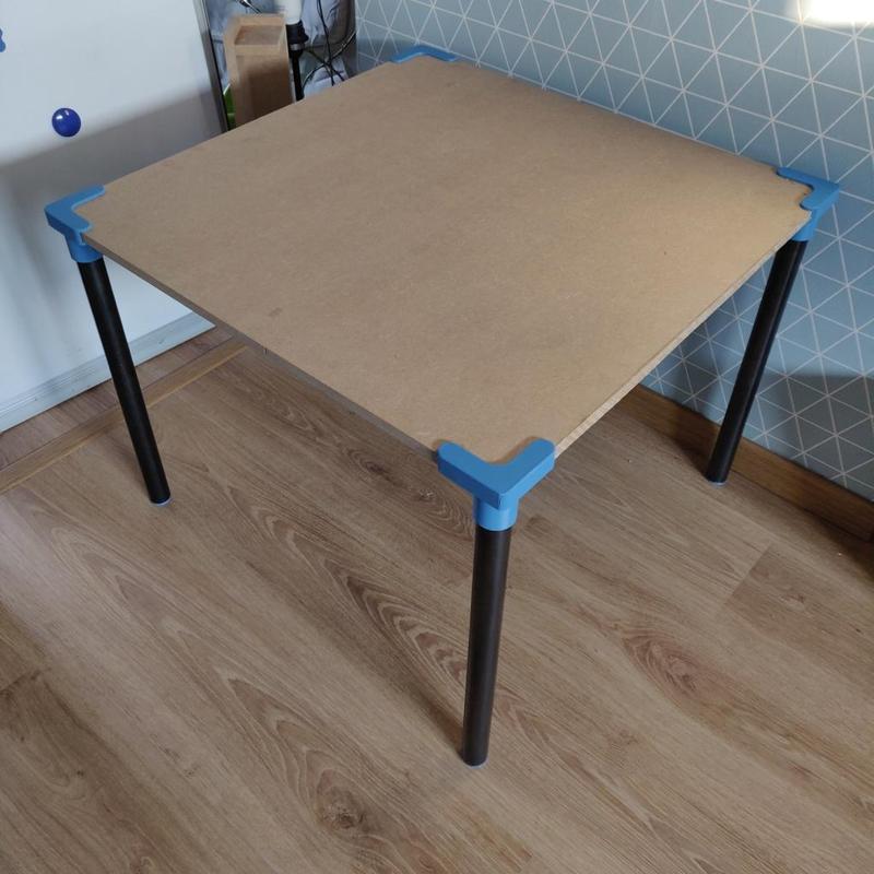 QUICK TABLE CONNECTOR SYSTEM - SYSTEME DE CONNECTEURS RAPIDES POUR TABLE