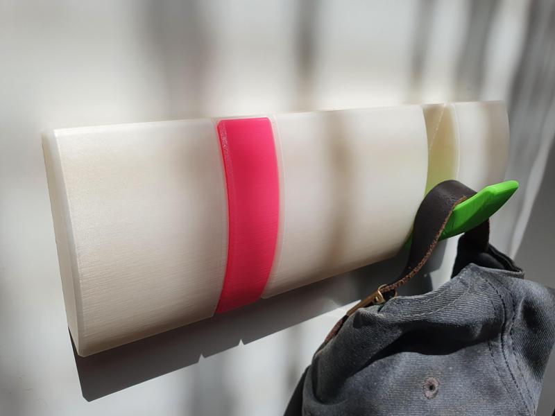 🧥 Parametric clothes hanger with folding hooks (multiple hooks on a rack possible)