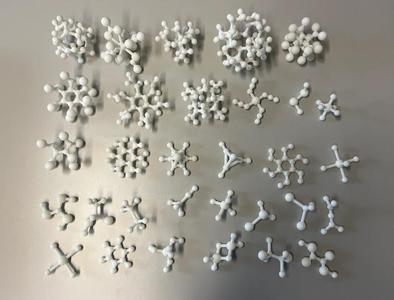 The 32 Crystallographic Point Groups ("molecules" set)   