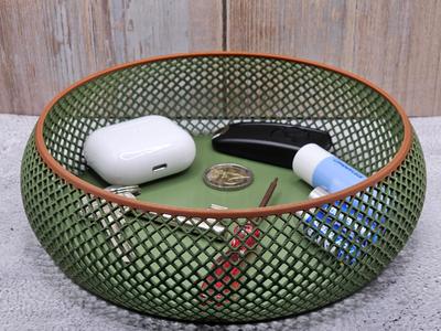 Design Bowl with diagonal square pattern and lid