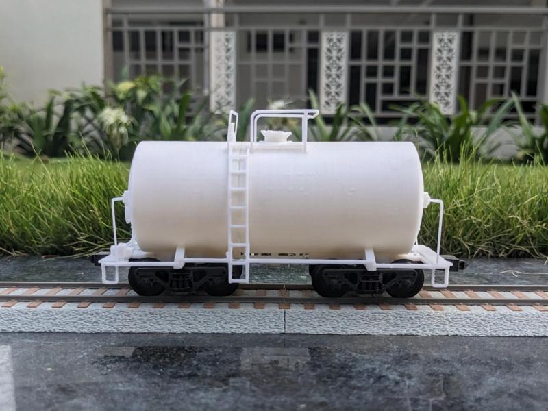 Tanker Car 8000 Gallon - Dragon Railway