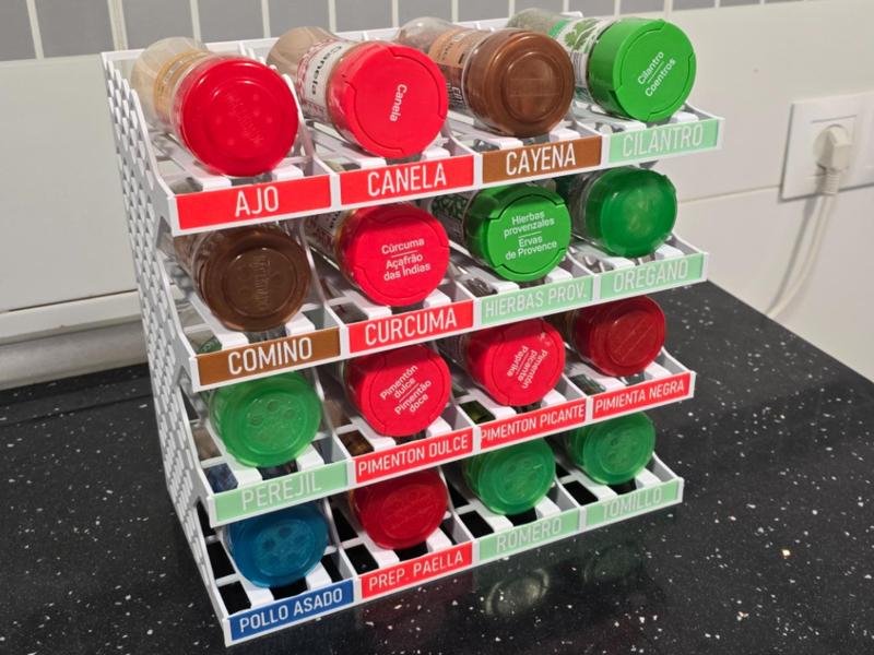 Spice Rack with Interchangeable Labels 