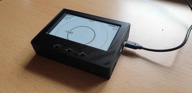 Radar-stratux-display desktop case made by TomBric, and reworked a bit by me