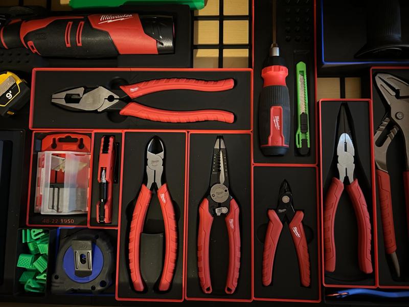 Milwaukee Electrician's Pliers Gridfinity Bin
