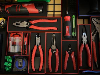Milwaukee Electrician's Pliers Gridfinity Bin