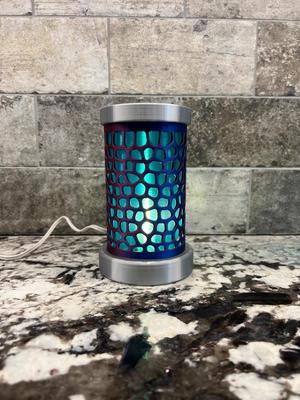 Mini Voronoi Lamp Featuring a DIY MakeMyVase