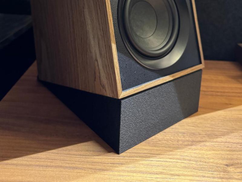 Desktop Speaker Stand / Wedge