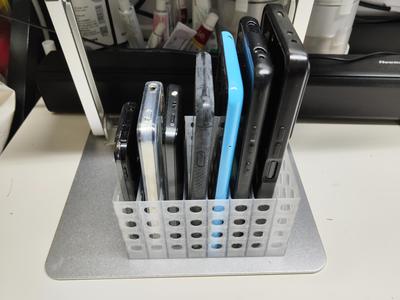 Openwork Cell Phone Storage Stand