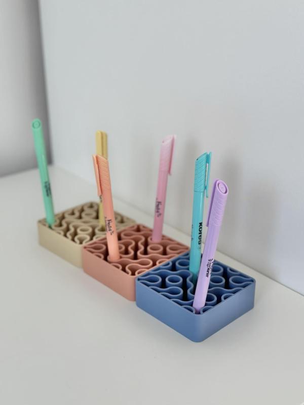 FLOOPS pen holder