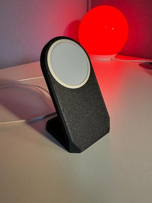 iPhone Magsafe Stand