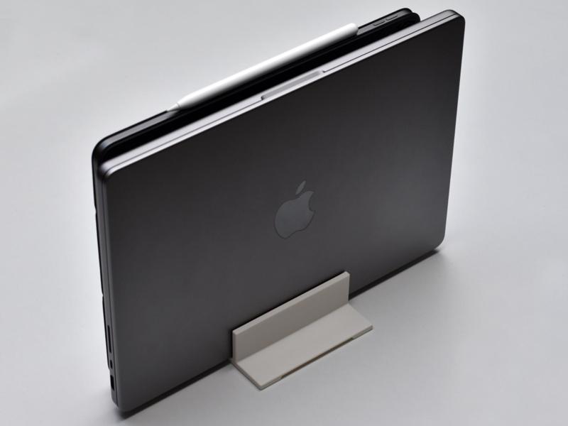 Ventilated stand for MacBook Pro and iPad Pro
