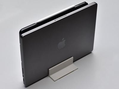 Ventilated stand for MacBook Pro and iPad Pro