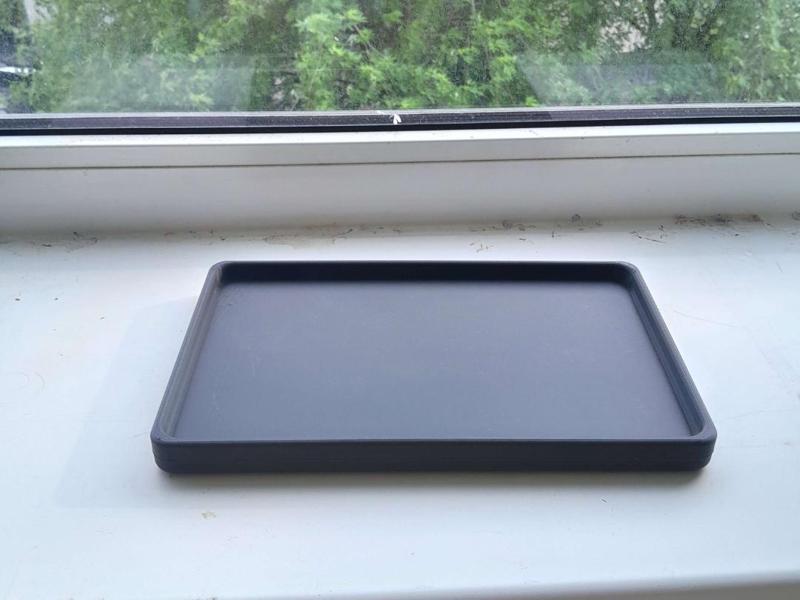 Simple catch-all tray