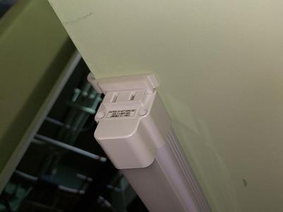 Flush-mount clip for Costco/Feit Electric shoplights