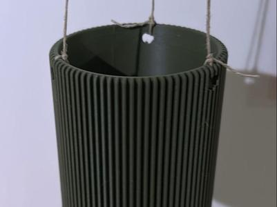 Hanging ribbed planter with built in driptray
