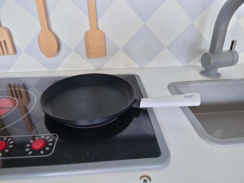 Toy frying pan - poêle jouet