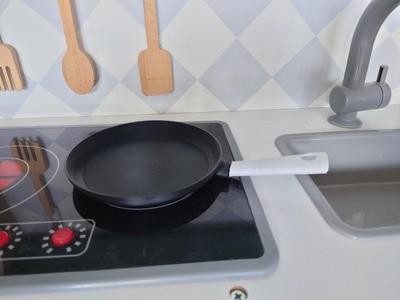 Toy frying pan - poêle jouet
