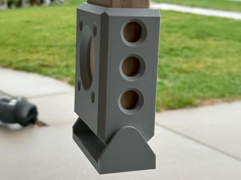 Multi-Surface Pivoting Sawhorse Foot