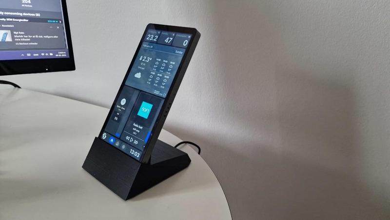 Shelly Wall Display X2 Vertical Stand