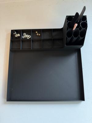 working station with sorting tray and tool holder