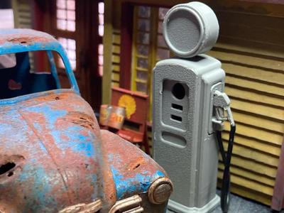 Gas pump, scale 1:24