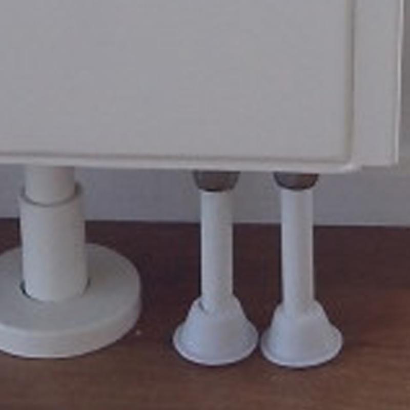 Radiator pipe covor