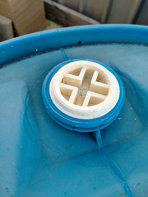 Poly Barrel Bung Cap & Wrench (cross pattern)
