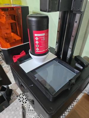 For a better dump of the resin bottle in the vat