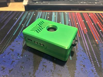 Raspberry Pi5 with Seeed Studio NVMe hat tool-less case