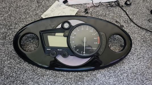 Mini speedometer R1 clock mount