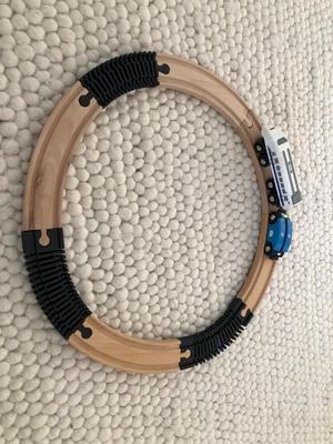 Flexible Schienen für Holz-Spielzeug-Eisenbahn mit verschiedenen Anschlüssen. Flexible Track for Toy Wood Train