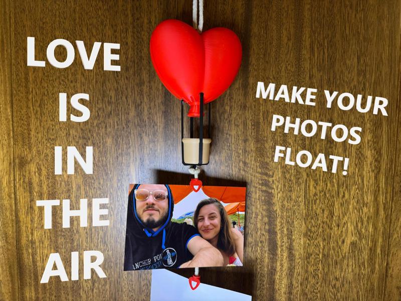 Romantic hot air balloon photo holder