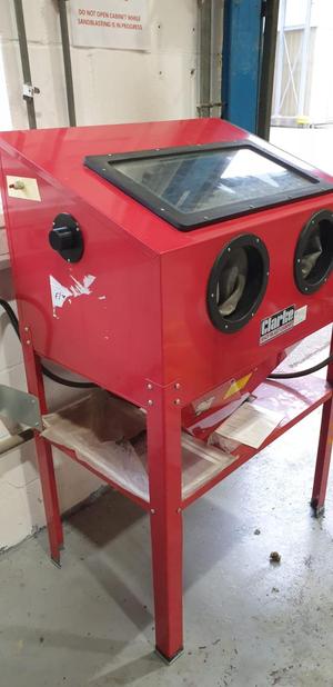 Sandblast cabinet hose attachment vacuum seperator