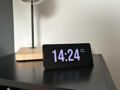Horizontal modern phone stand
