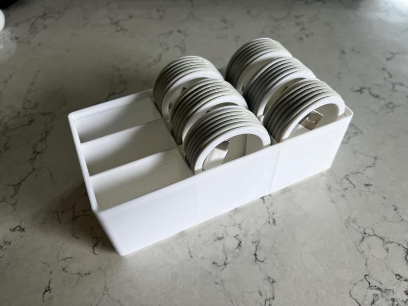 'Customizable cable organizer' organiser