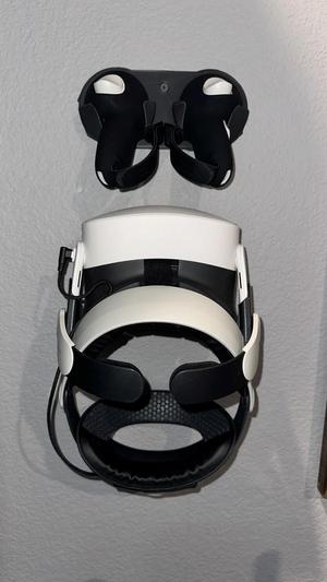 10P6's Meta Quest 3 Wall Mount - Separated, No supports
