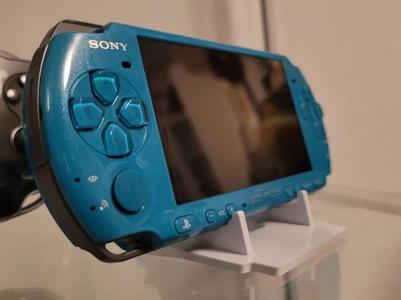 Universal stand for handheld consoles and CD / DVD