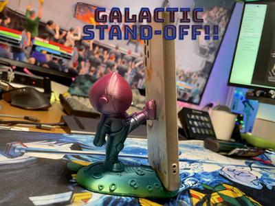 Galactic Stand-Off! – Astronaut Smartphone Holder