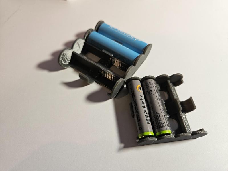 Lightweight AA/AAA Battery Travel Clip/Case