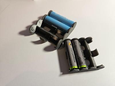 Lightweight AA/AAA Battery Travel Clip/Case