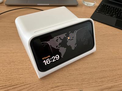 iPhone 14 / 15 with cover Standby Mode Dock