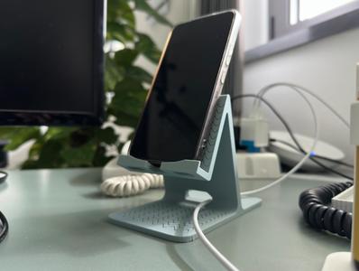 Waves phone holder with back stabilizer