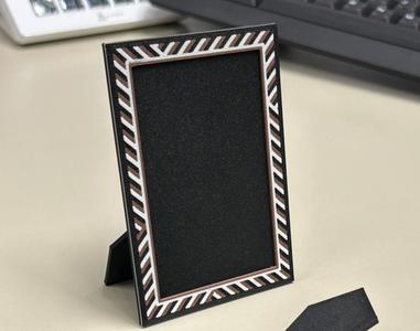 Instant photo frame