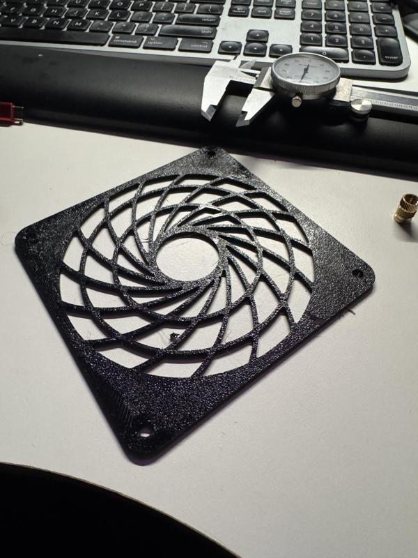 High-efficiency Noctua 140mm fan grill