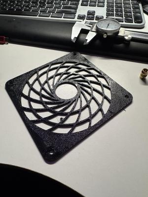 High-efficiency Noctua 140mm fan grill