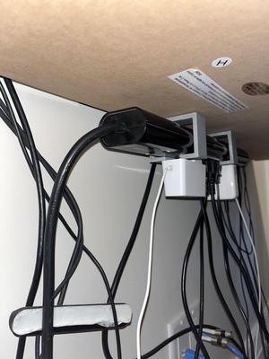 V2 - Power strip desk mount (no screws)