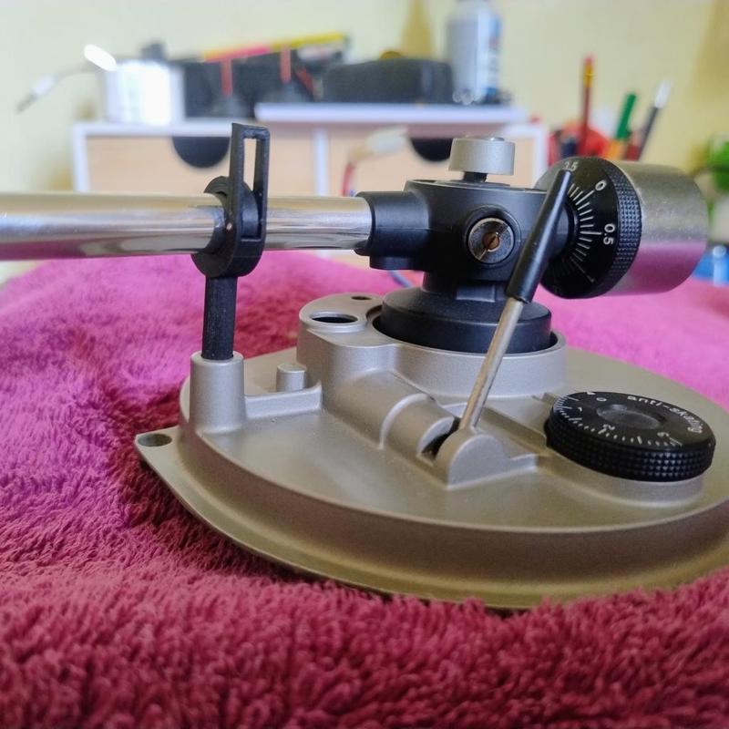 Technics SL-1700 MK1 tonearm holder